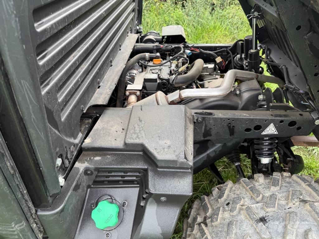 John Deere XUV 865 Підсобні машини