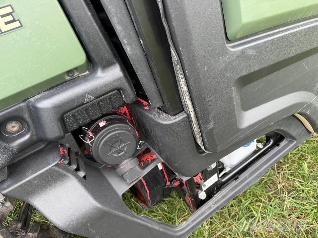 John Deere XUV 865 Підсобні машини