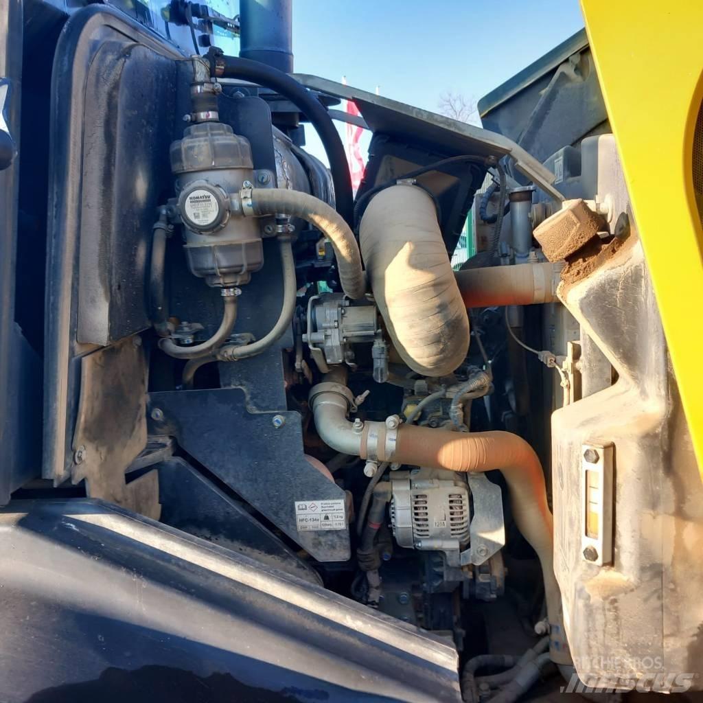 Komatsu WA80M-7 Фронтальні навантажувачі
