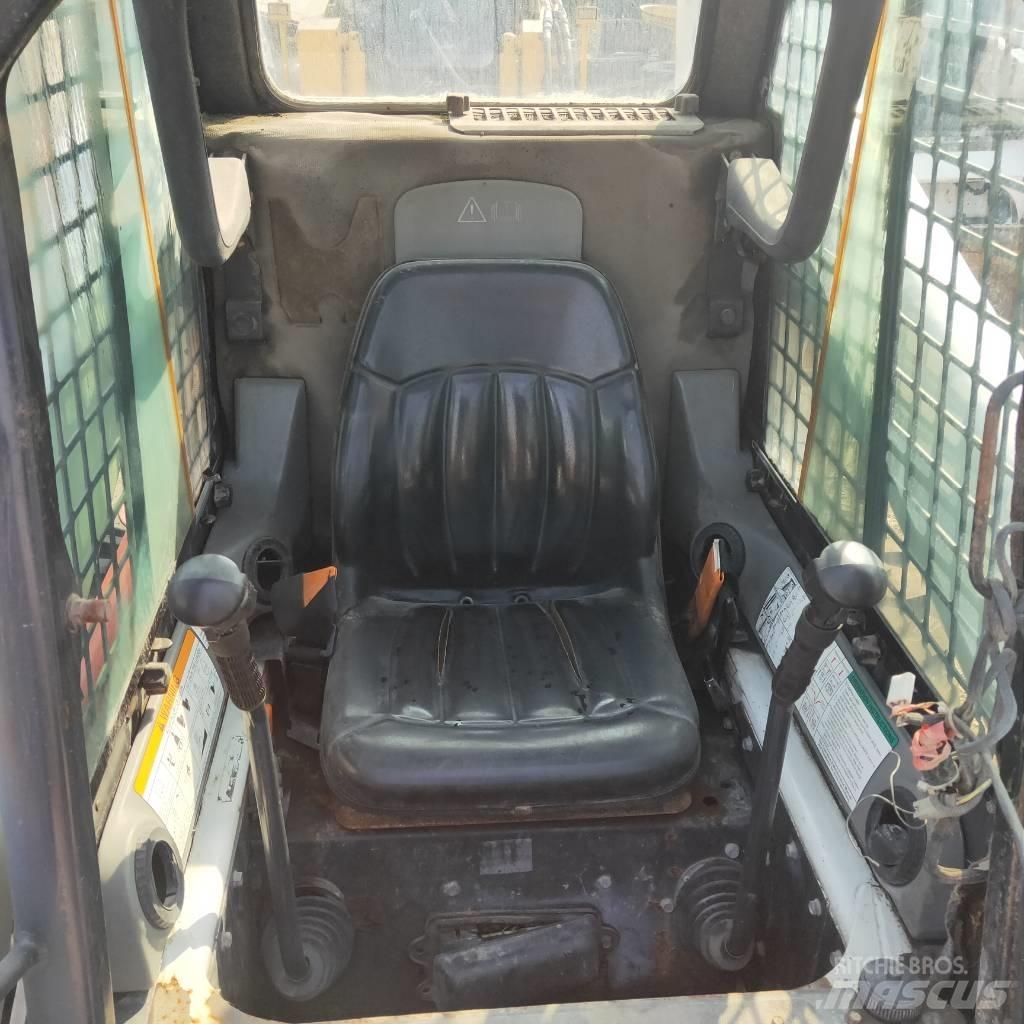 Bobcat S300 Міні-навантажувачі
