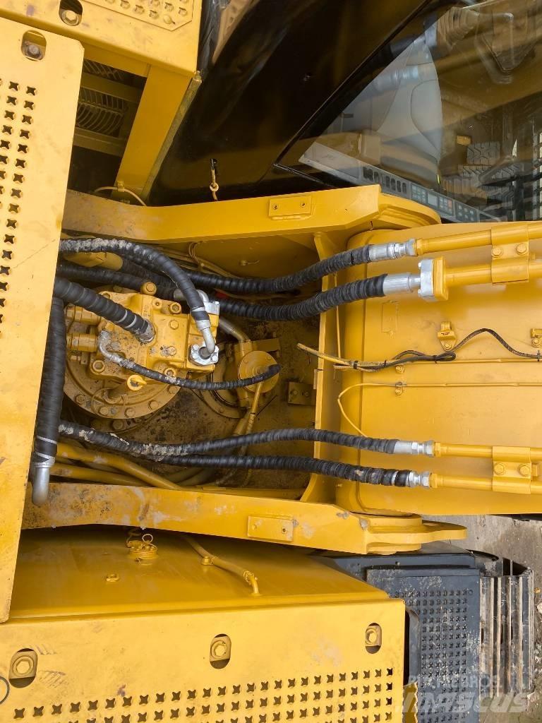 CAT 330 D Гусеничні екскаватори