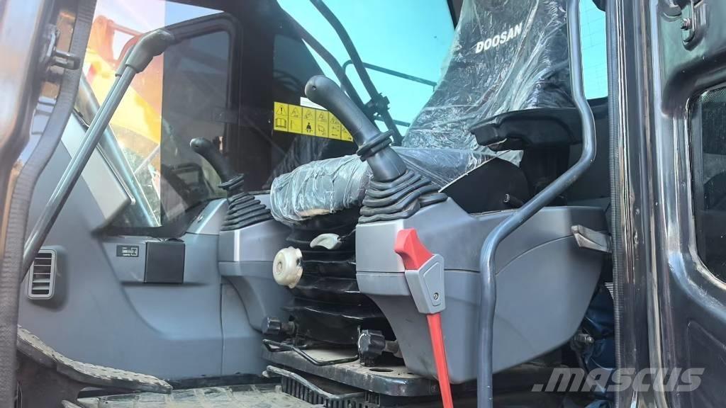 Doosan DX300 Гусеничні екскаватори