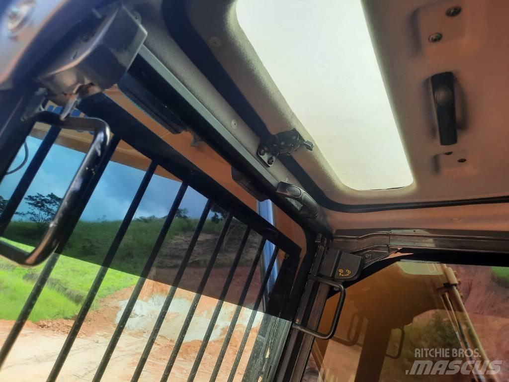 Komatsu PC130 Гусеничні екскаватори