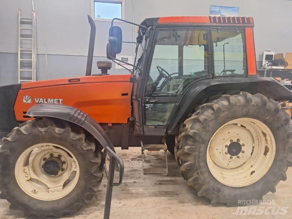 Valtra Valmet 8100E Трактори