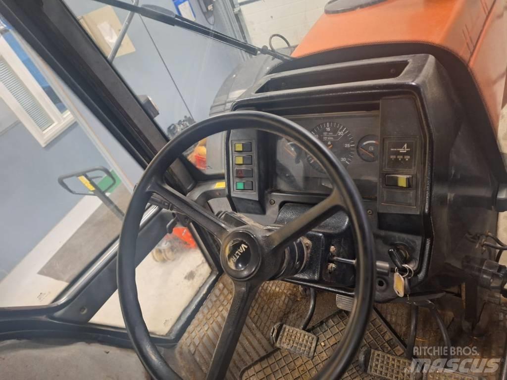Valtra Valmet 8100E Трактори