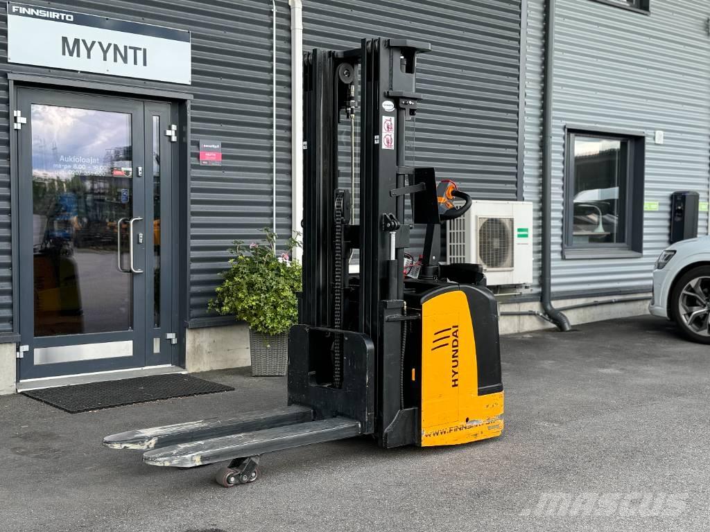 Hyundai 15ESR Самохідні електроштабелери