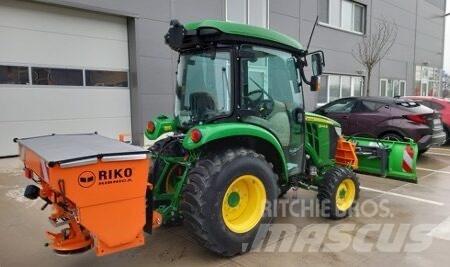 John Deere 3046 R Трактори