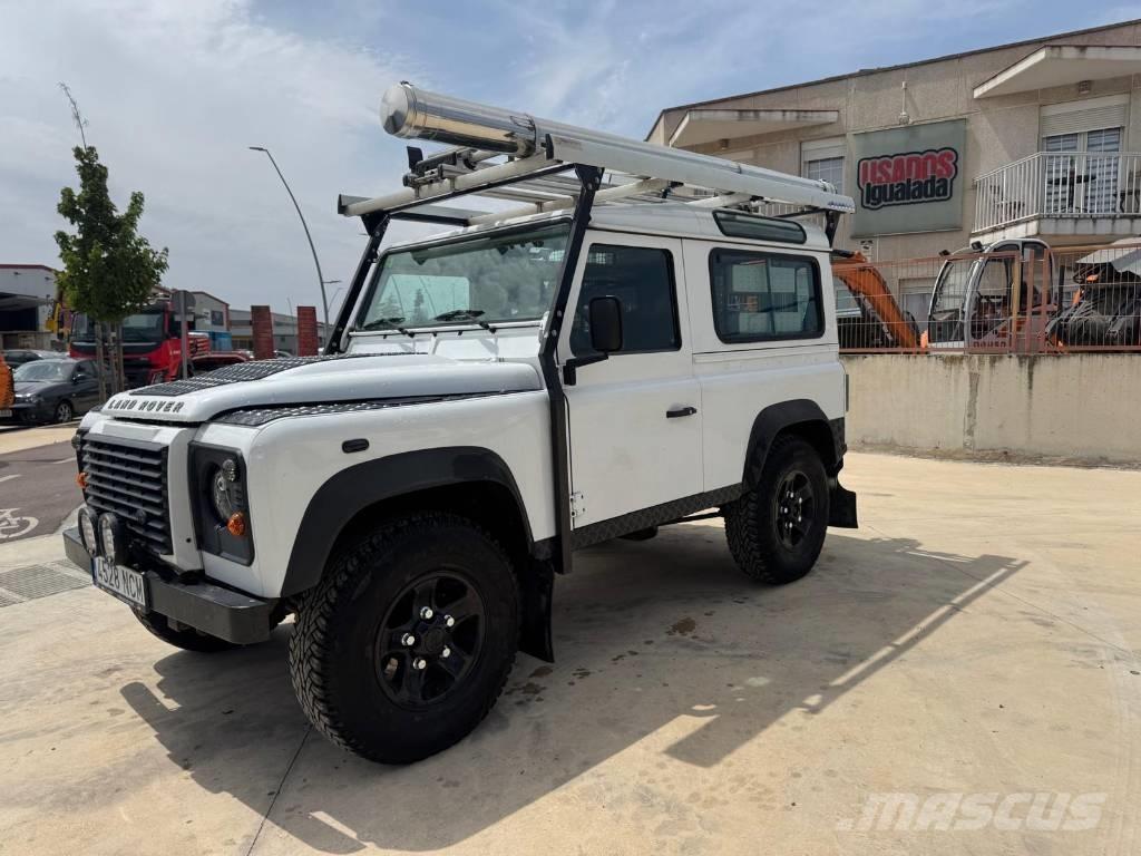 Land Rover Defender Автомобілі