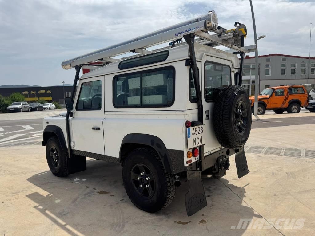 Land Rover Defender Автомобілі