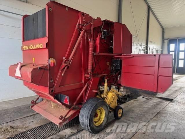 New Holland 654 Рулонні прес-підбирачі