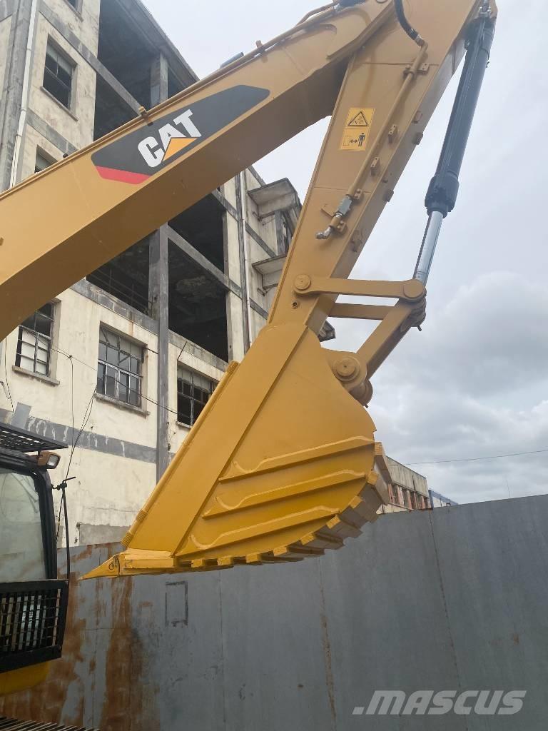 CAT 320 D Гусеничні екскаватори