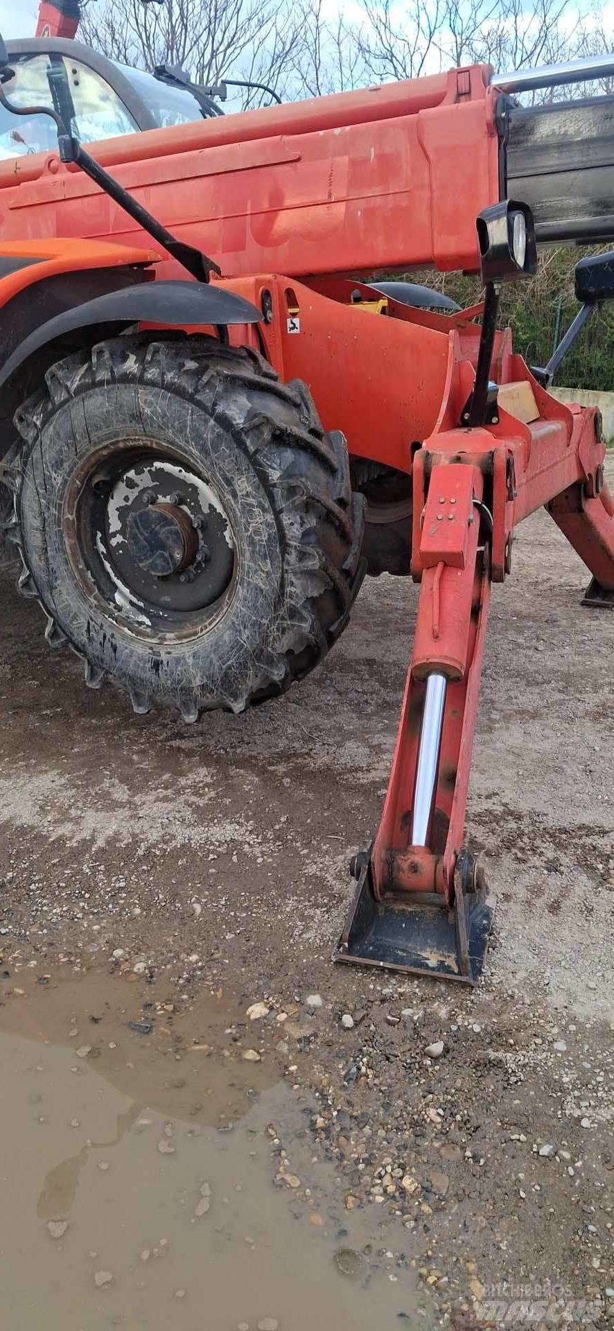 Manitou MT1440 Телескопічні навантажувачі