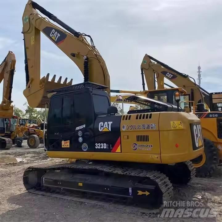 CAT 323 D2L Гусеничні екскаватори