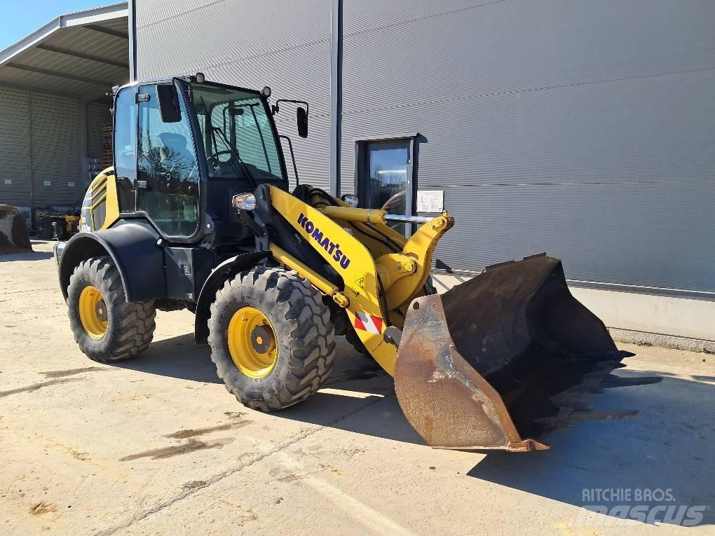 Komatsu WA100M-8 Фронтальні навантажувачі