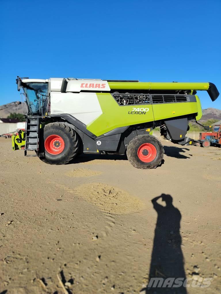 CLAAS Lexion 7400 Зернозбиральні комбайни