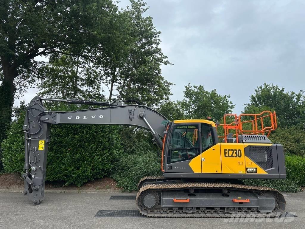 Volvo EC 230 Гусеничні екскаватори