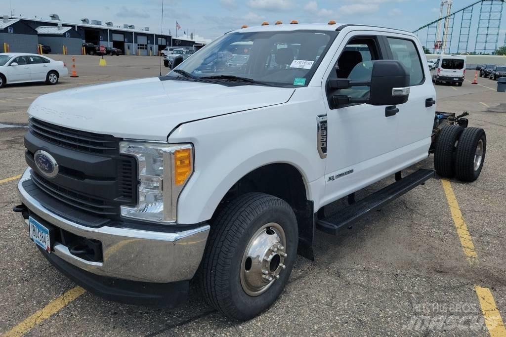 Ford F 350 XL SD Шасі з кабіною