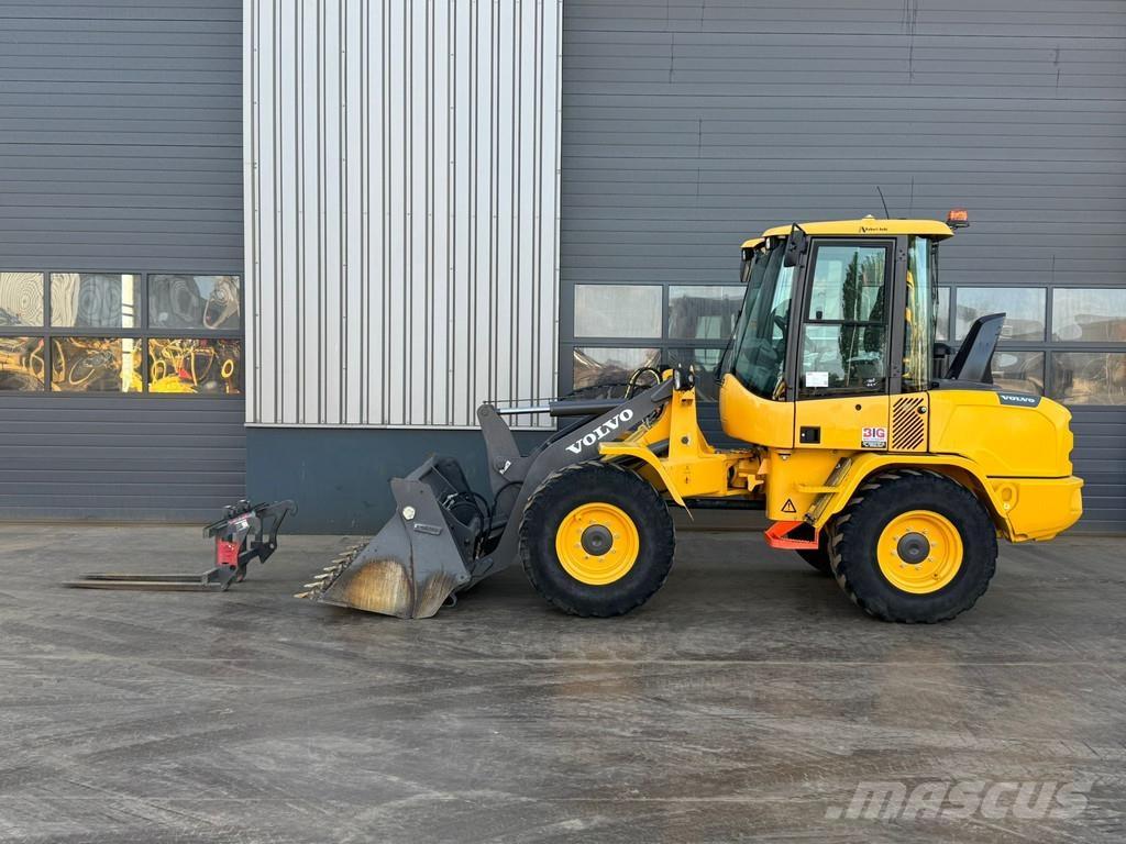 Volvo L30G Фронтальні навантажувачі