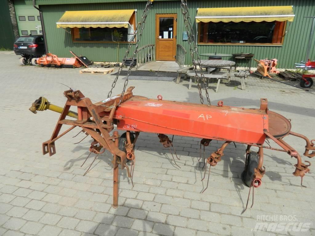 JF CR 320 Граблі і сінозворушувачі