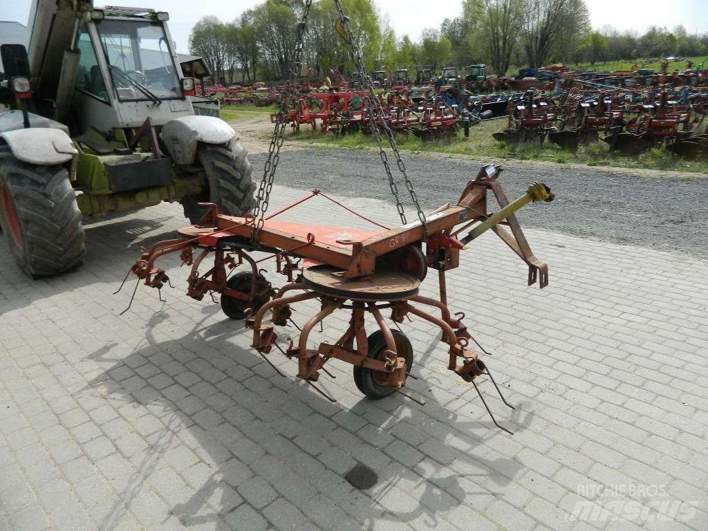JF CR 320 Граблі і сінозворушувачі