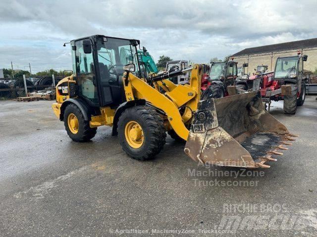 CAT 906 Фронтальні навантажувачі