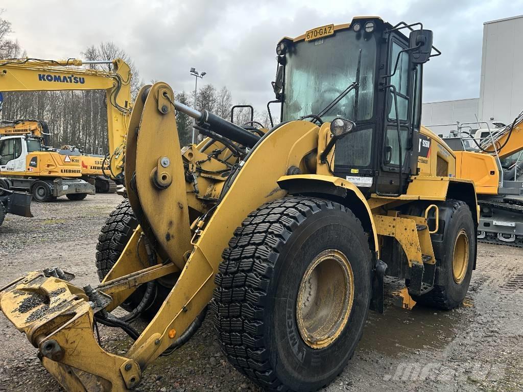 CAT 926 Фронтальні навантажувачі