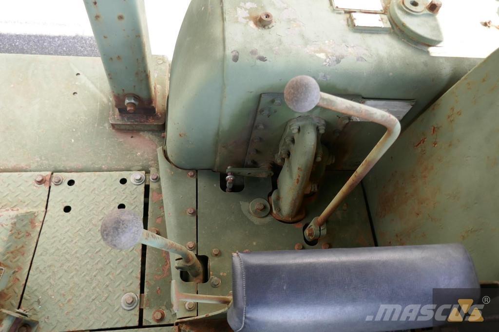 CAT D7F Ex-army Гусеничні бульдозери