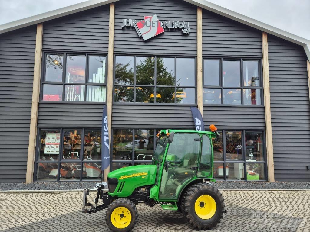 John Deere 2520 Трактори