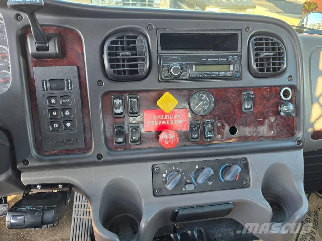 Freightliner M2 106 Вантажівки-платформи/бокове розвантаження