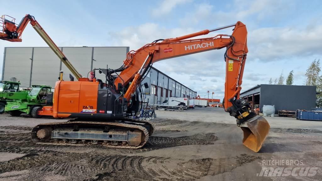 Hitachi ZX225USRLC-6 Гусеничні екскаватори