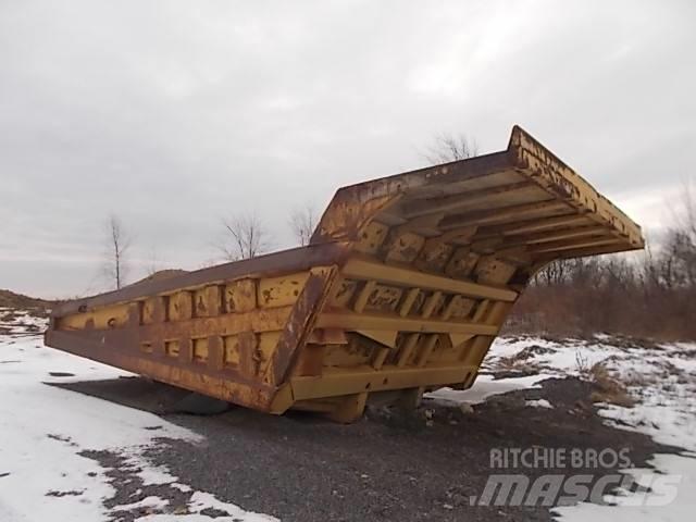 CAT 777B Кар`єрні самоскиди