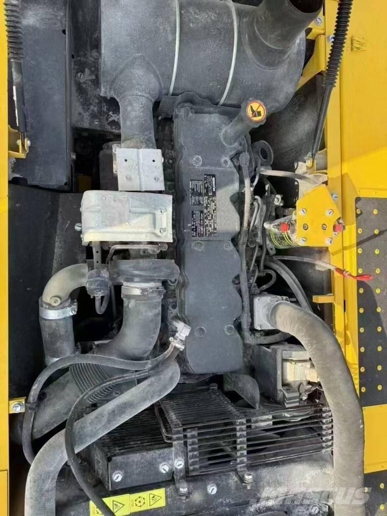 Komatsu PC 220 Гусеничні екскаватори
