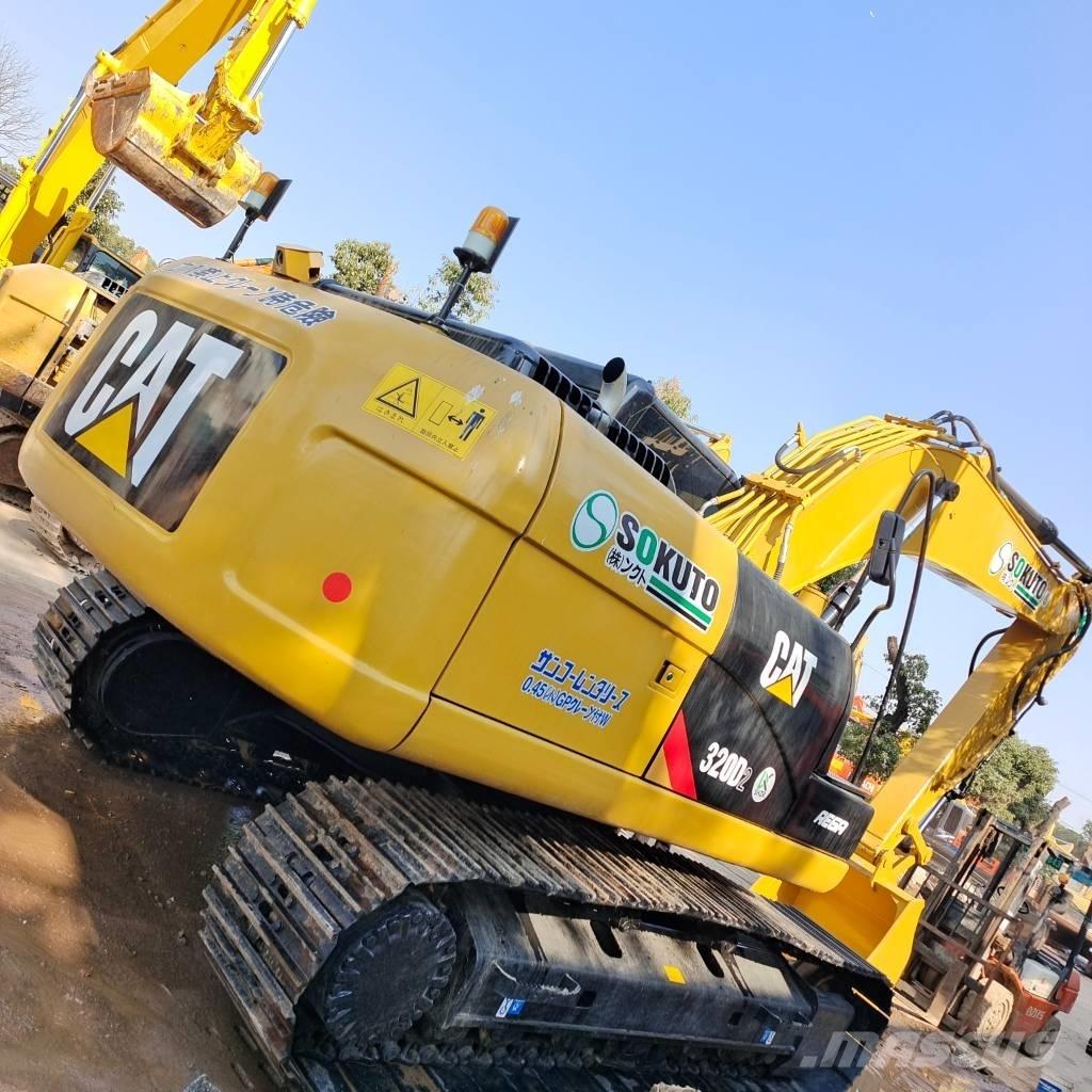 CAT 320 D2 Гусеничні екскаватори