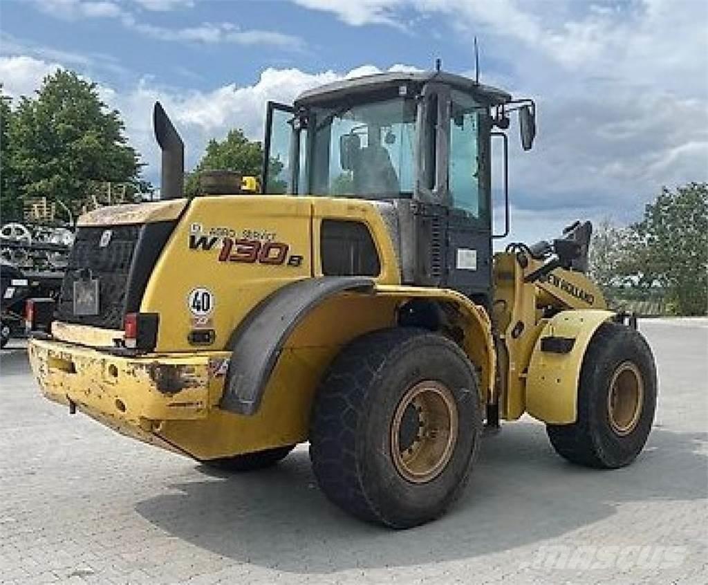 New Holland W 130B Фронтальні навантажувачі