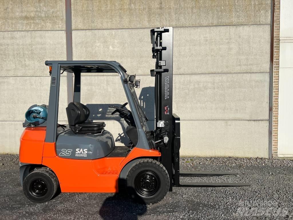 Toyota 42-7FGF25 Газові навантажувачі