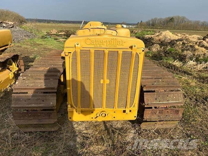 CAT D4 - Гусеничні бульдозери