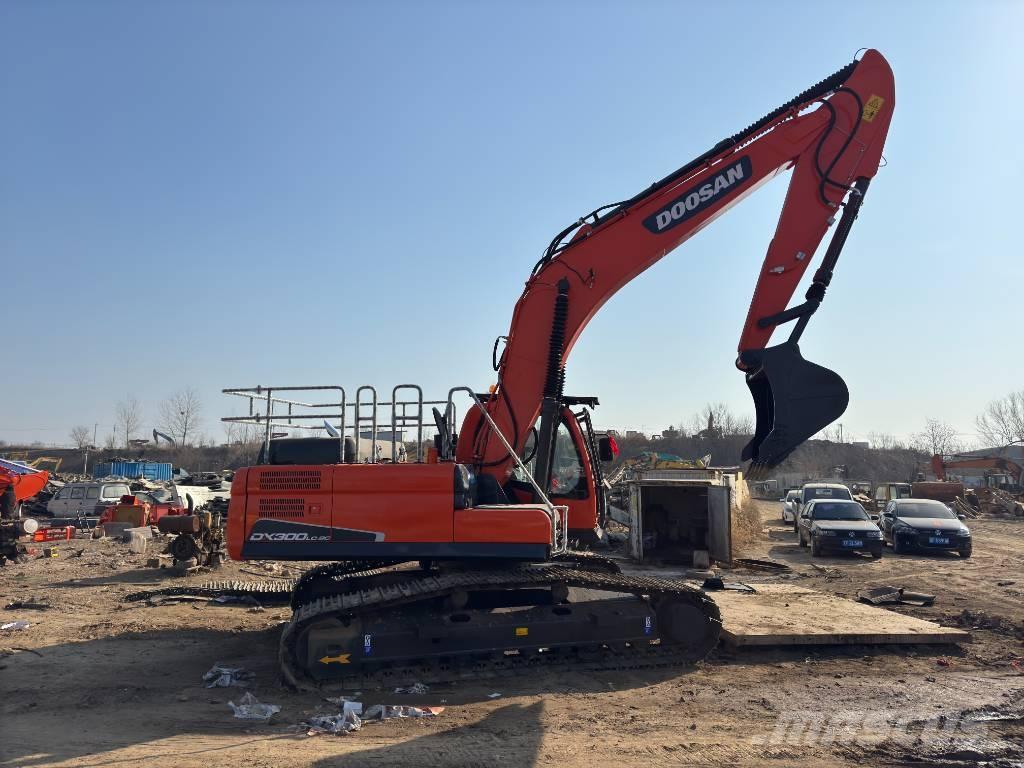 Doosan DX300 Гусеничні екскаватори