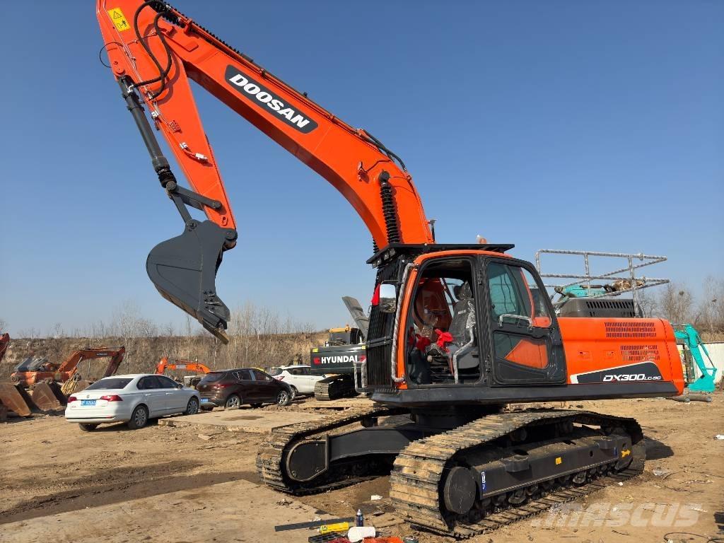 Doosan DX300 Гусеничні екскаватори