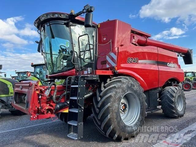 Case IH AF 8240 Зернозбиральні комбайни