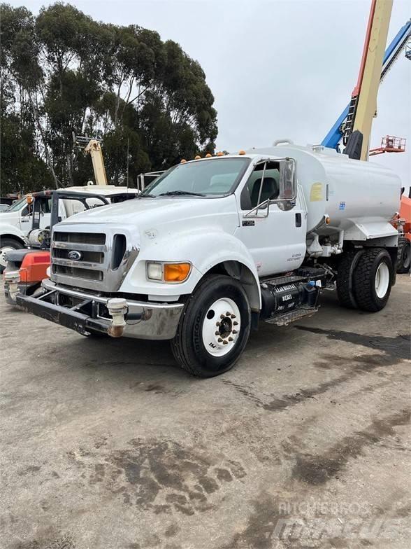 Ford F750 Вантажівки-цистерни