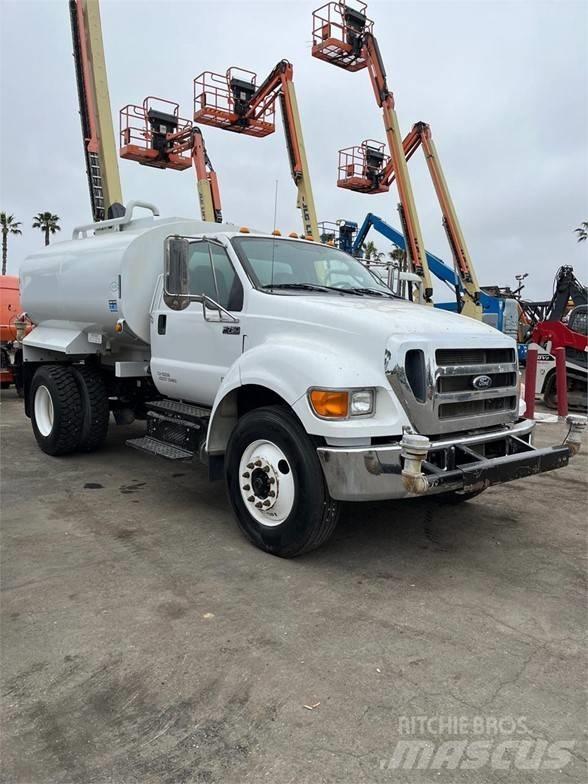 Ford F750 Вантажівки-цистерни