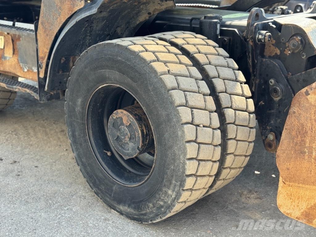 JCB 175 Колісні екскаватори