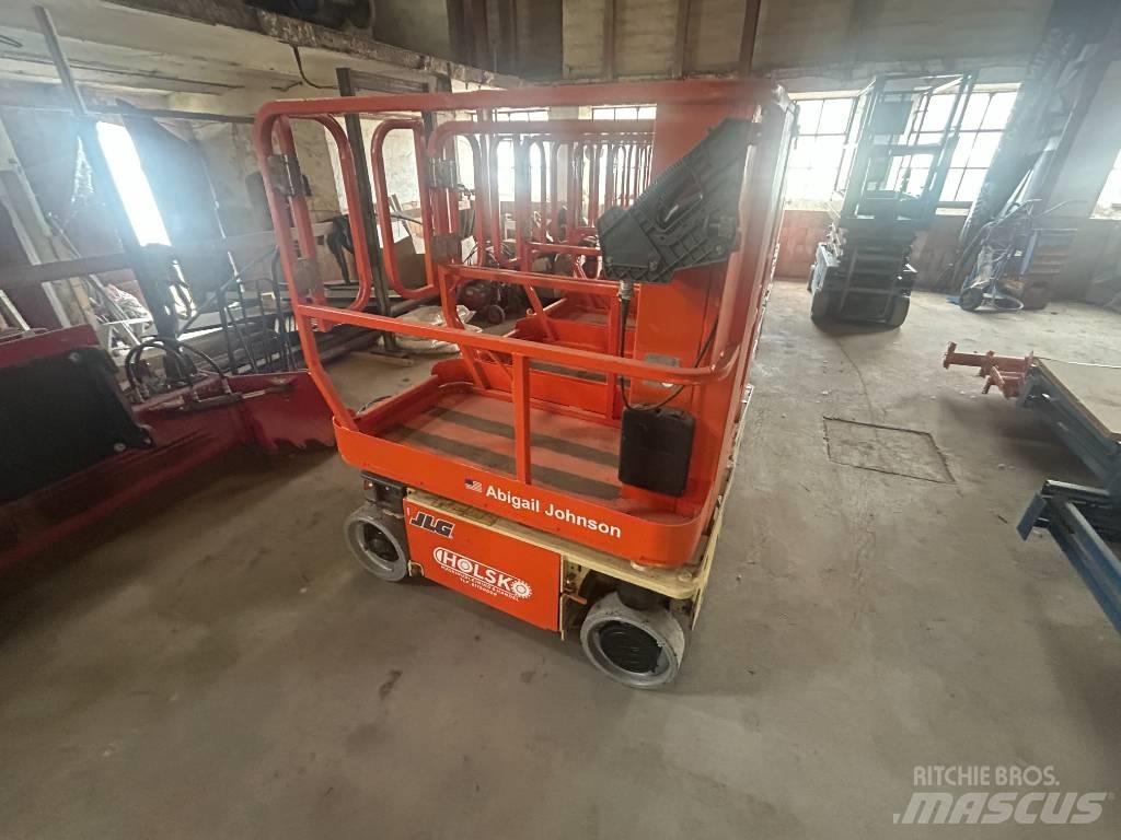 JLG 1230 ES Вертикальні щоглові підйомники