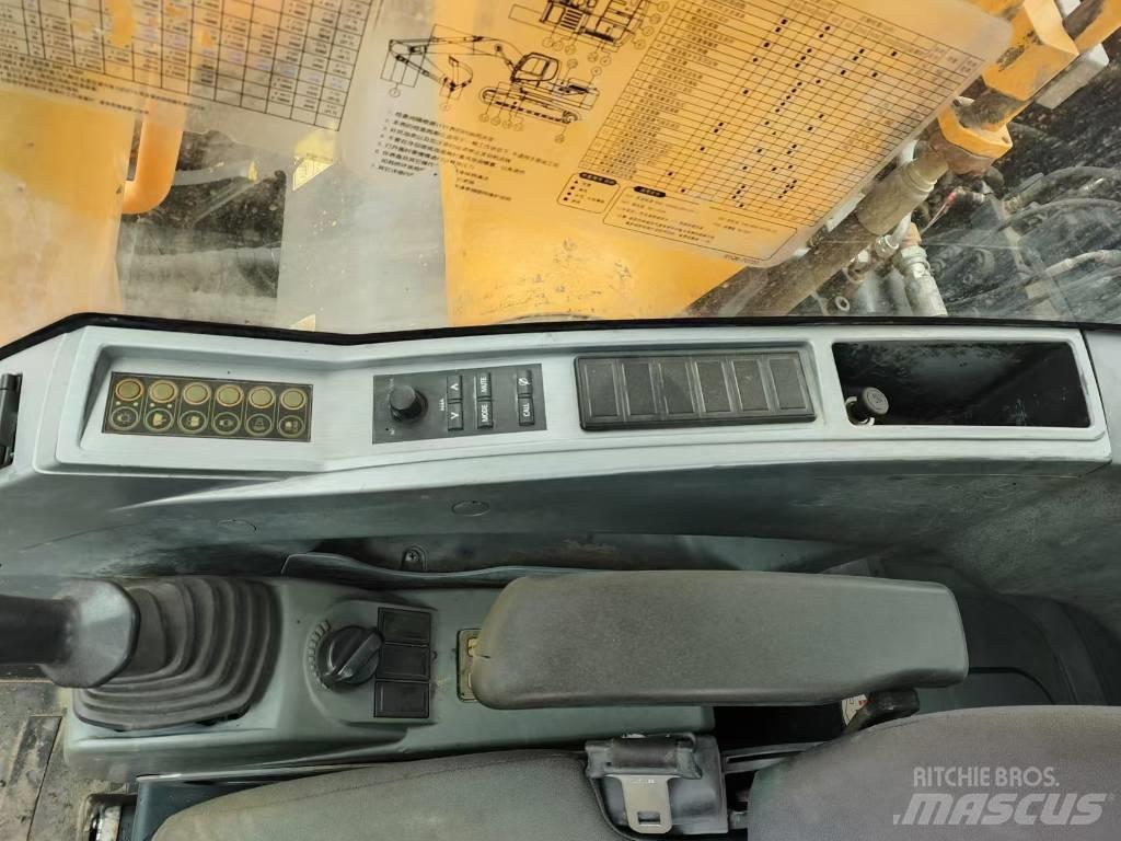 Hyundai R220LC-9S Гусеничні екскаватори