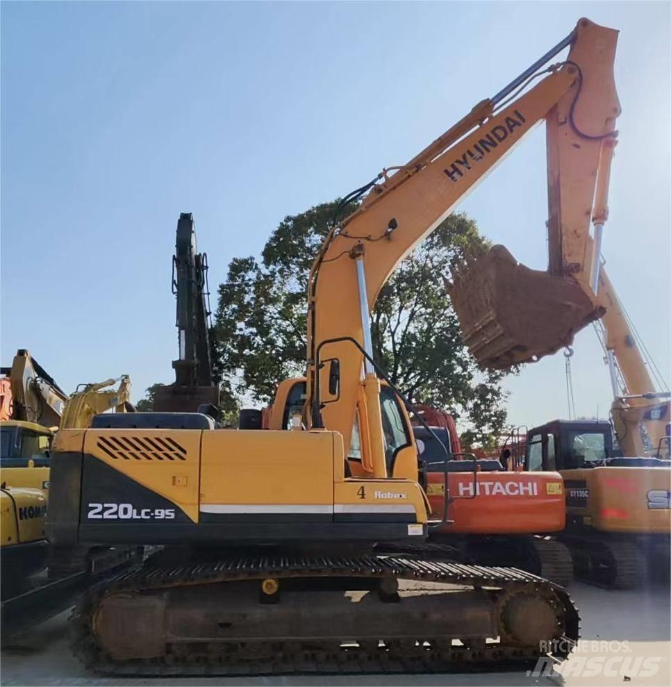Hyundai R220LC-9S Гусеничні екскаватори