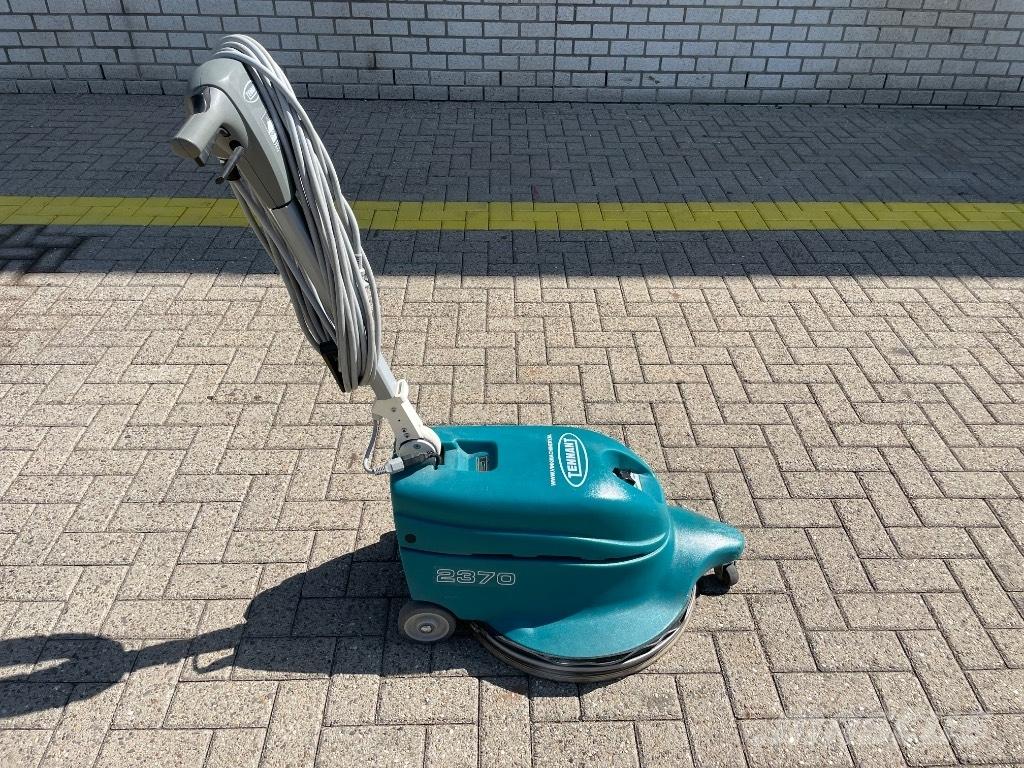 Tennant 2370 Підмітальні машини