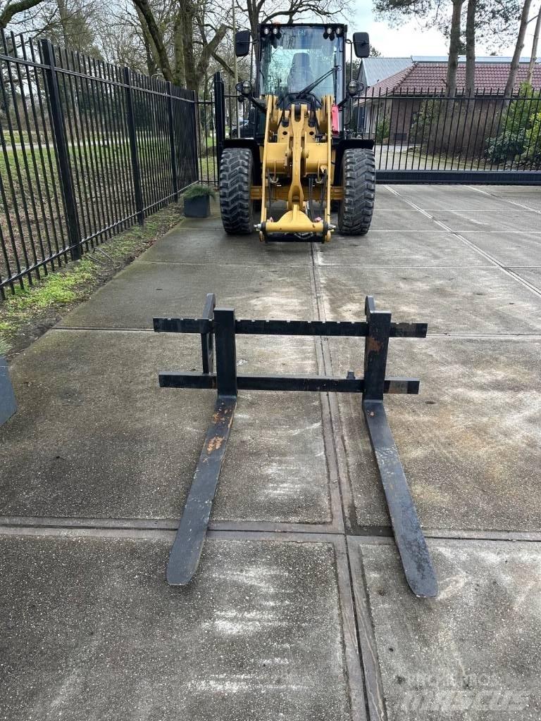 CAT 908 forks Вили