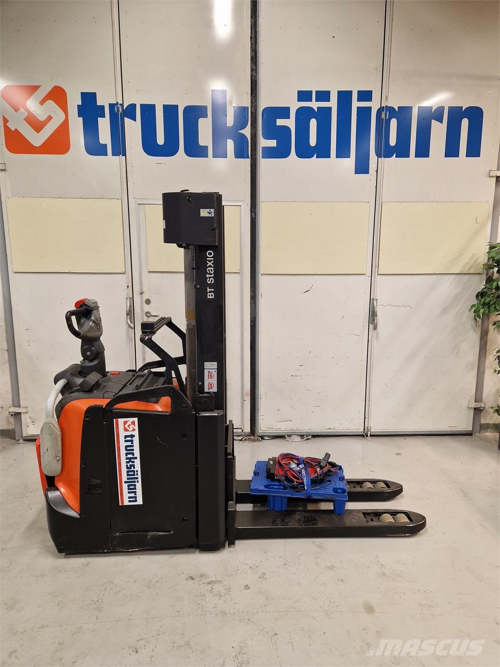 Toyota SPE160L Самохідні електроштабелери