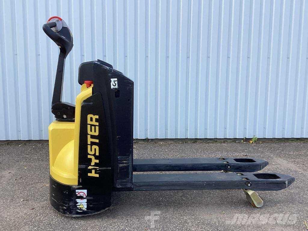 Hyster P2.0 Самохідні електроштабелери
