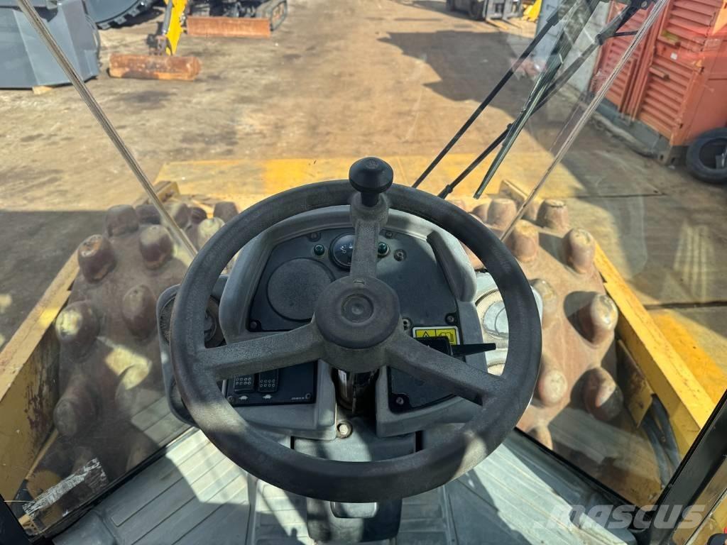 CAT CP 76 Грунтові котки